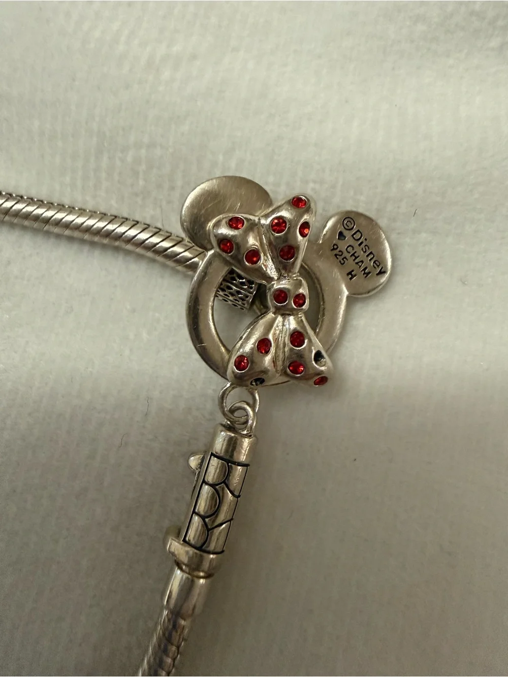 Chamilia Silver Snake Chain Minnie Bracelet with Red-Enamel Bow Charm
